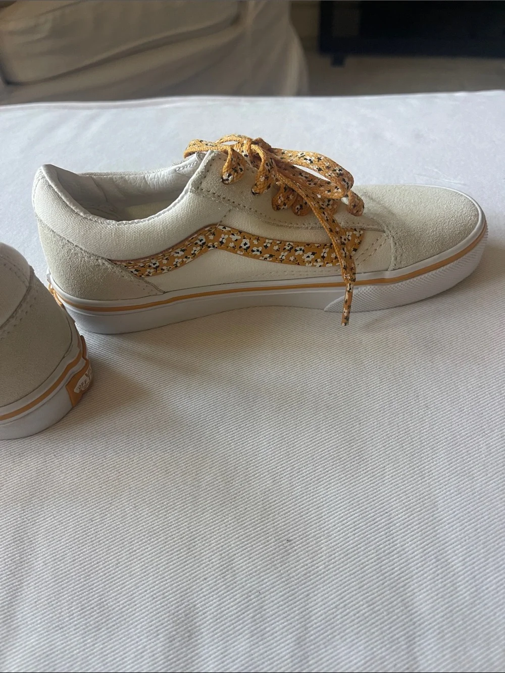 NWOT VANS Girls Size 1 Cream Kids Sneakers with Yellow Floral Laces - Picture 5 of 11